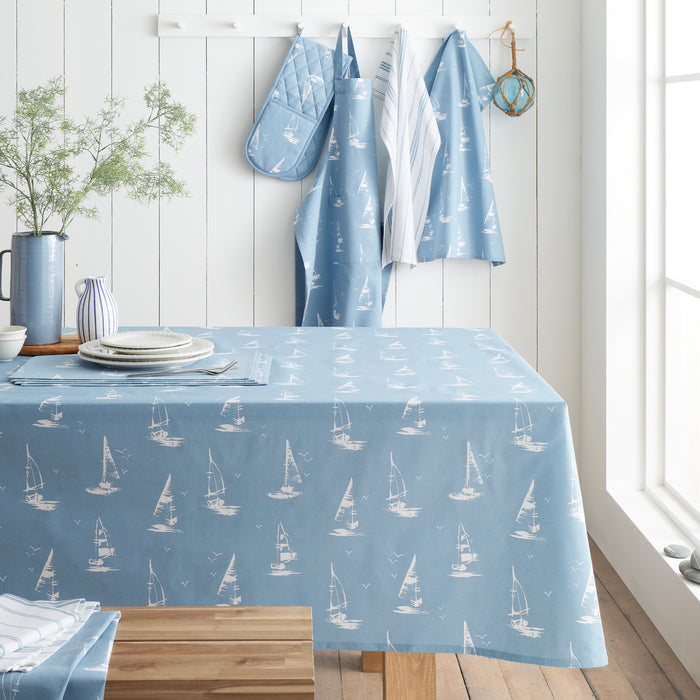 CATHERINE LANSFIELD Salcombe Boats Table Cloth 137x229cm - Blue