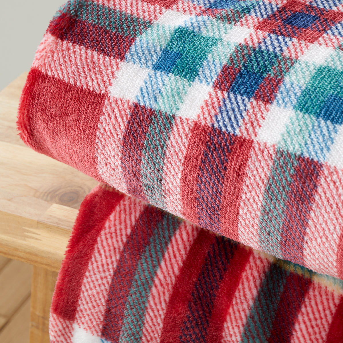 CATHERINE LANSFIELD Kelso Check Throw 130x170cm - Red