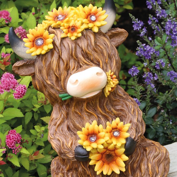 STRAITS Solar Highland Cow Figurine 25cm