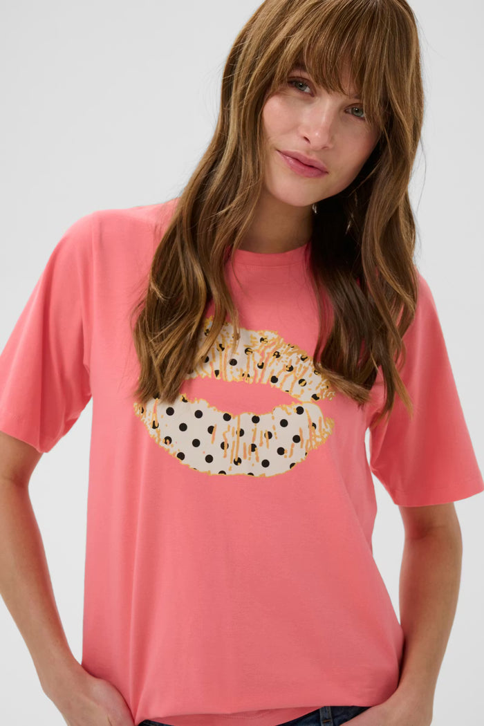 CULTURE Cilie Lips T-Shirt - Coral