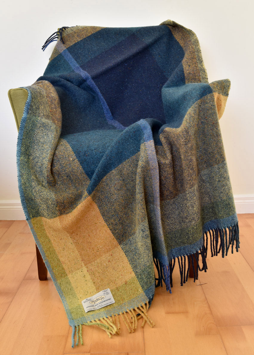 STUDIO DONEGAL Echoes of the Glen Large Throw - Umiskin 180x150cm