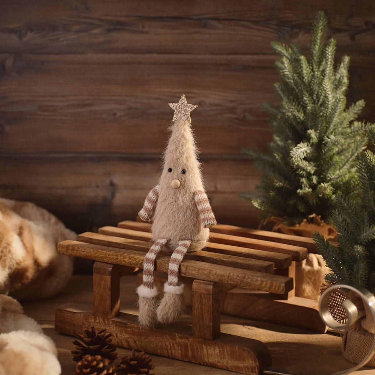 LANGS Nordic Nest Novelty Faux Fur Christmas Tree Shelf Sitter 20.5cm