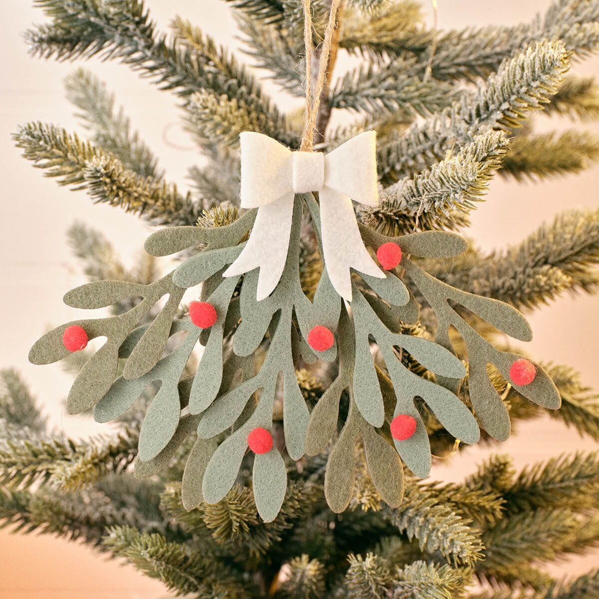 LANGS Hollies & Berries Felt Mistletoe Hanger