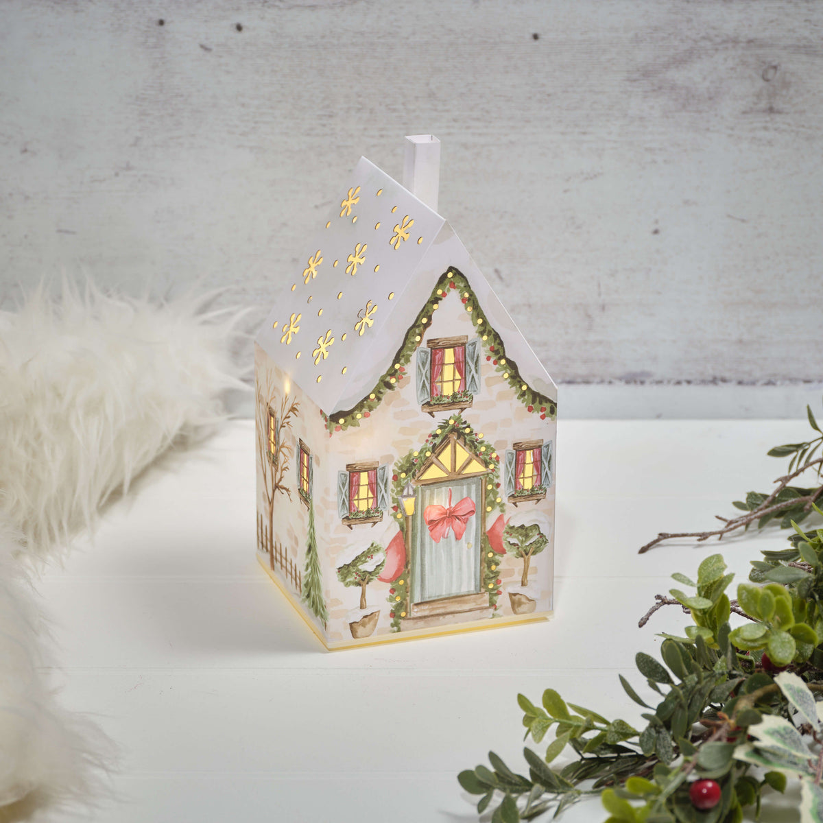 LANGS Holly Cottage Glass LED House 21cm
