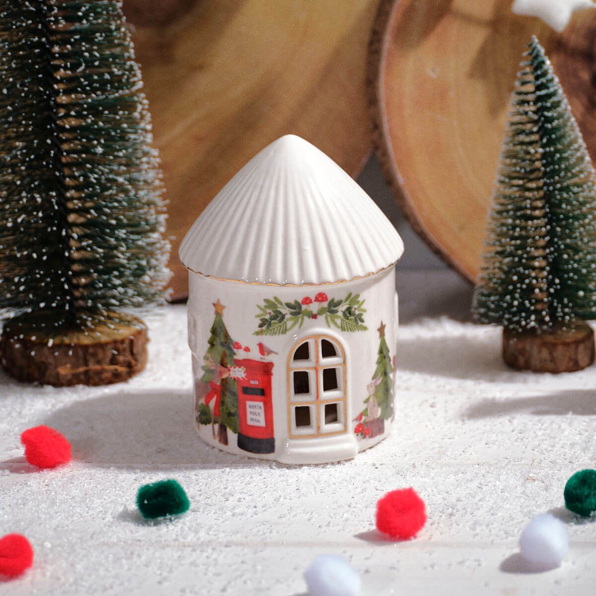 LANGS Winter Wonderland Ceramic LED House 13cm