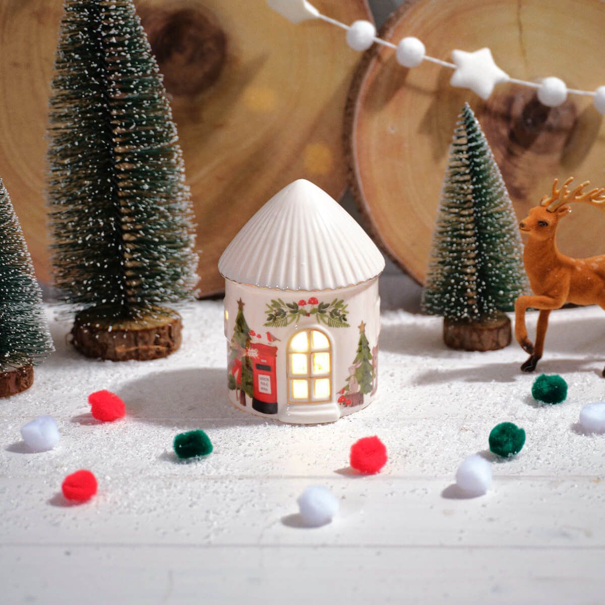 LANGS Winter Wonderland Ceramic LED House 13cm