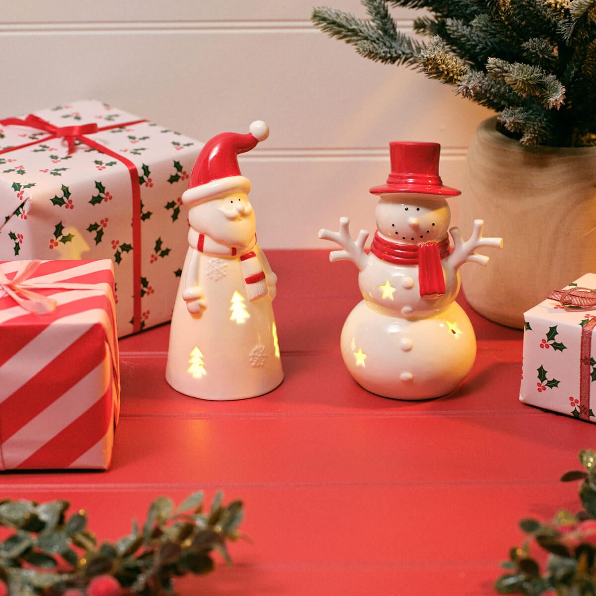 LANGS Hollies and Berries LED Ceramic Snowman Figurine 16cm