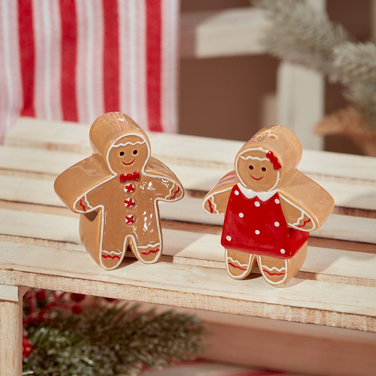 LANGS Christmas Gingerbread Salt & Pepper Ceramic Set