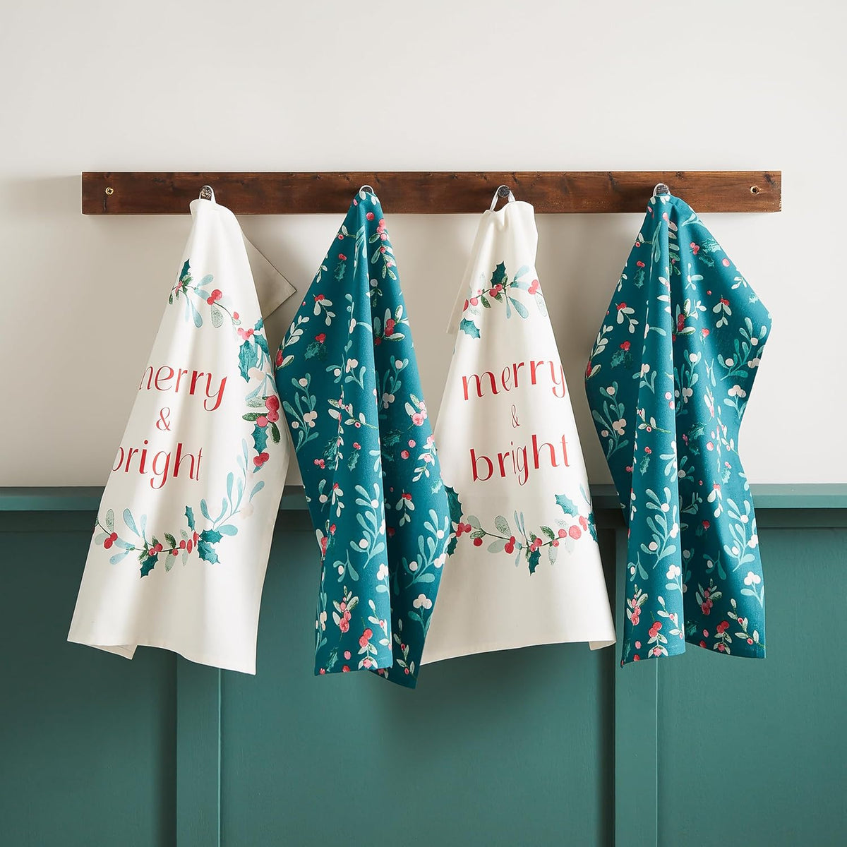 CATHERINE LANSFIELD Christmas Holly and Mistletoe Kitchen Towel Set - 4 Pack