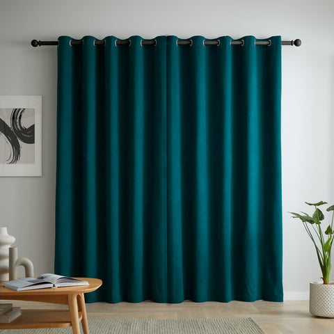 CATHERINE LANSFIELD : Wilson Thermal Blackout Eyelet Curtains - Green