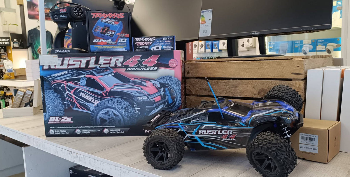TRAXXAS Rustler 4x4 Brushless Blue RC Car Set | Li-po Battery | Quick Charger