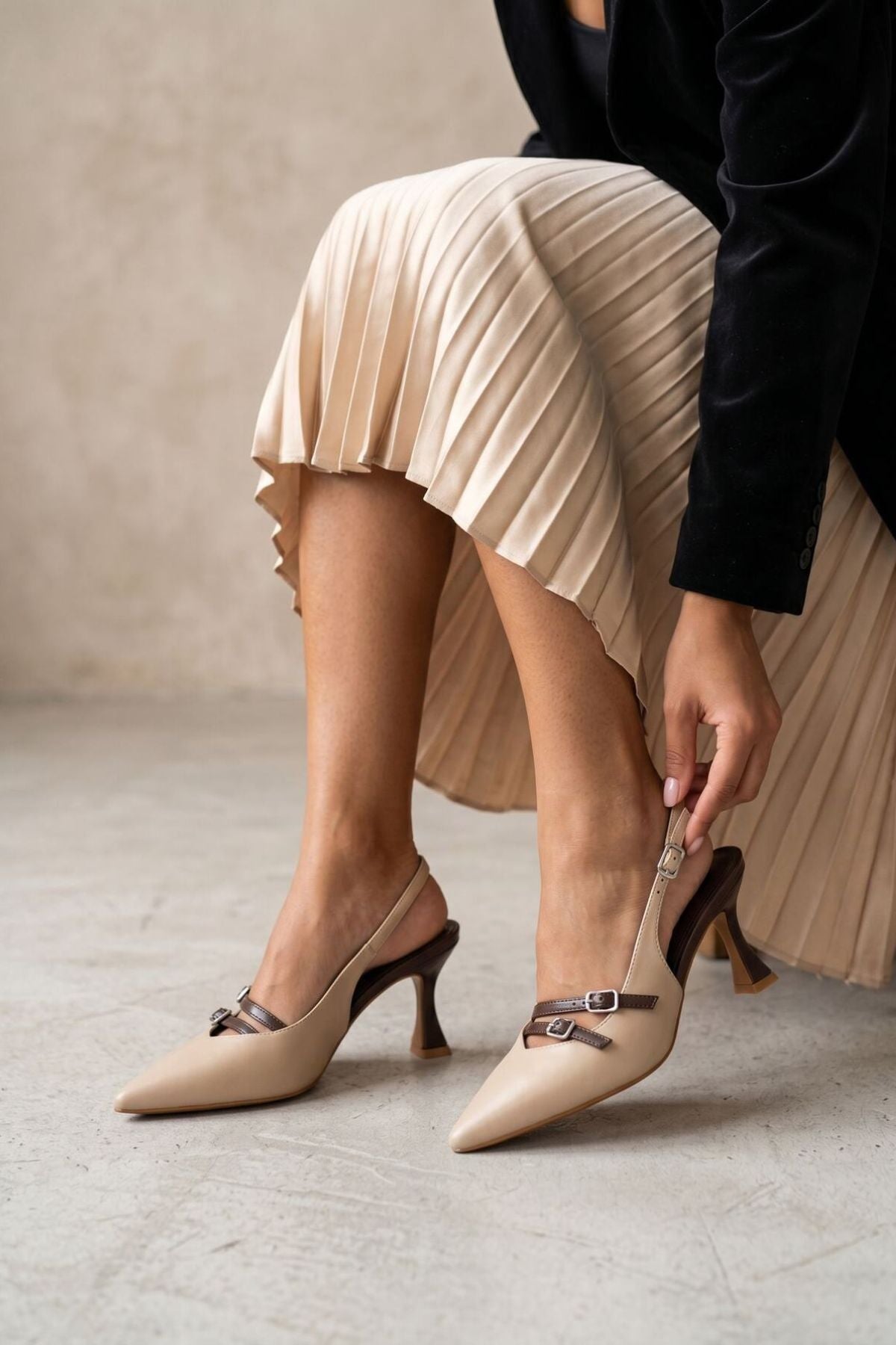 COPE CLOTHING Two-Tone Slingback Heels - Beige