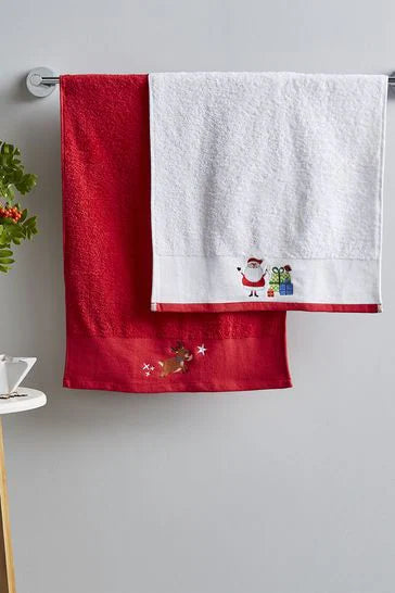 CATHERINE LANSFIELD : Santa's Reindeers Pair of Guest Towels