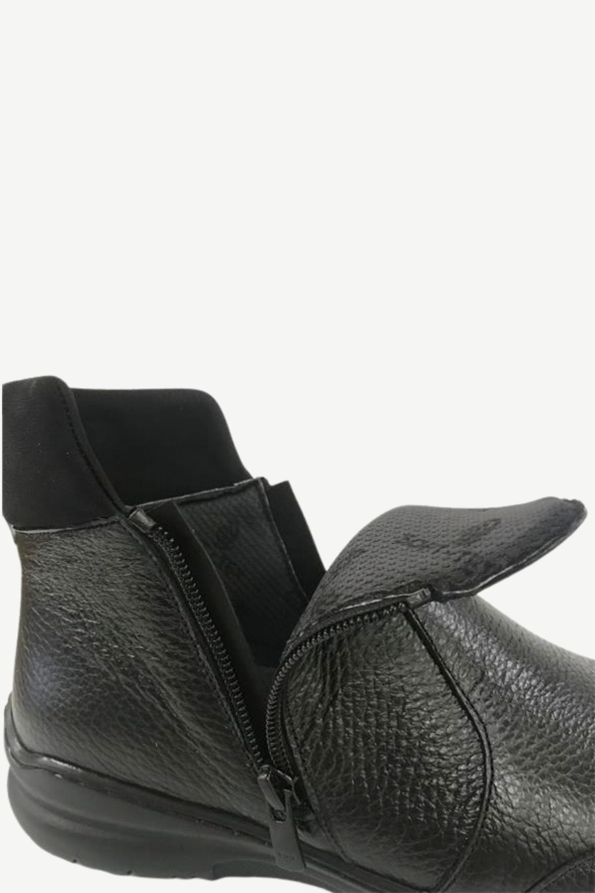 SOFTMODE Women's Daisy 2-Zip Boot - Black