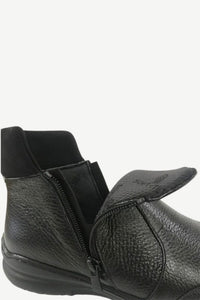 SOFTMODE Women's Daisy 2-Zip Boot - Black