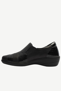 SOFTMODE Women's Erin Slip-On Shoes - Black