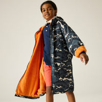 REGATTA Kids Waterproof Changing Robe - Black Camo