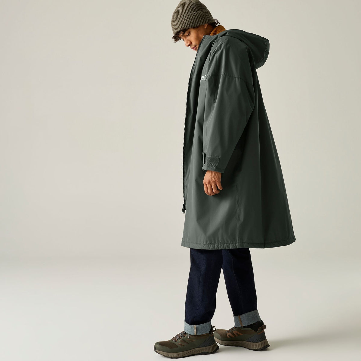 REGATTA Adult's Waterproof Changing Robe - Iron Grey/Orange Camo
