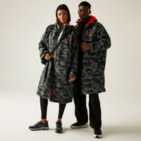 REGATTA Adult's Waterproof Changing Robe - Grey/Camo
