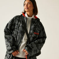 REGATTA Adult's Waterproof Changing Robe - Grey/Camo