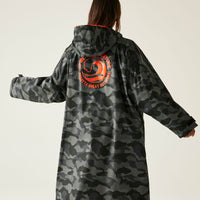 REGATTA Adult's Waterproof Changing Robe - Grey/Camo