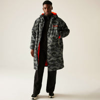 REGATTA Adult's Waterproof Changing Robe - Grey/Camo