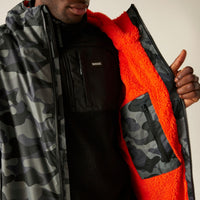 REGATTA Adult's Waterproof Changing Robe - Grey/Camo