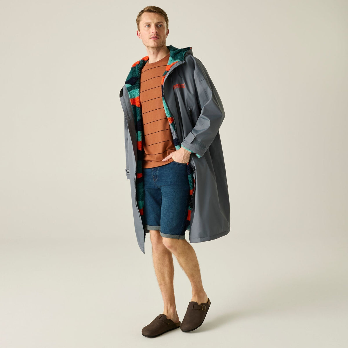 REGATTA Adult's Waterproof Changing Robe - Grey