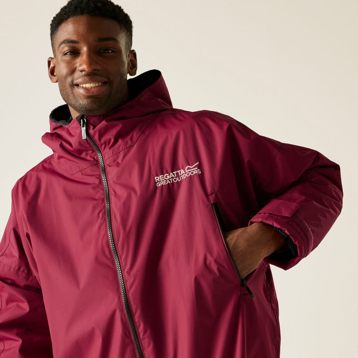 REGATTA Adult's Waterproof Changing Robe - Maroon