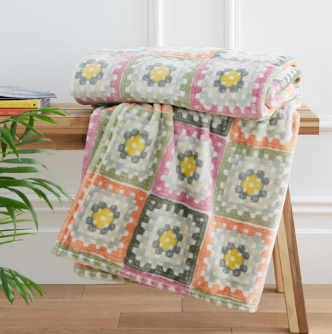 CATHERINE LANSFIELD : Crochet Print Cosy Blanket Throw - Green