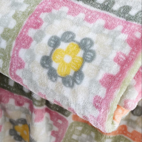 CATHERINE LANSFIELD : Crochet Print Cosy Blanket Throw - Green
