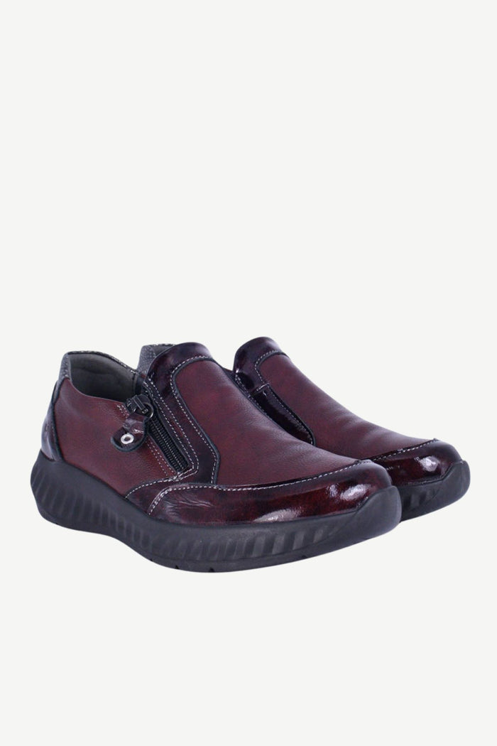 SUAVE Burgos Women's Slip on Shoe - Burgundy