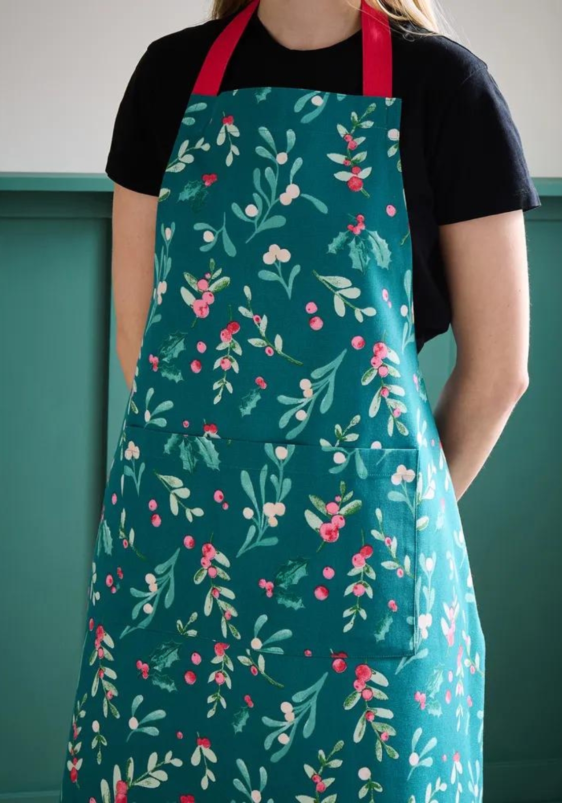 CATHERINE LANSFIELD Christmas Holly and Mistletoe Apron