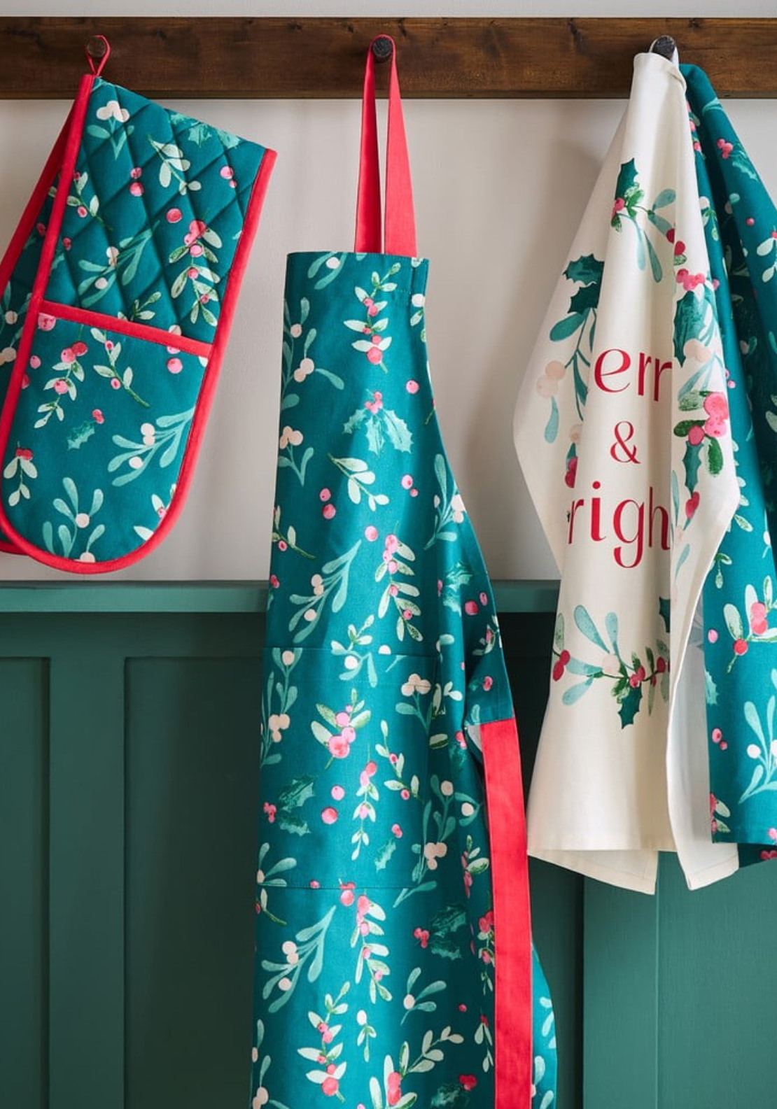 CATHERINE LANSFIELD Christmas Holly and Mistletoe Apron