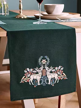 CATHERINE LANSFIELD : Majestic Stag Table Runner 33x220cm