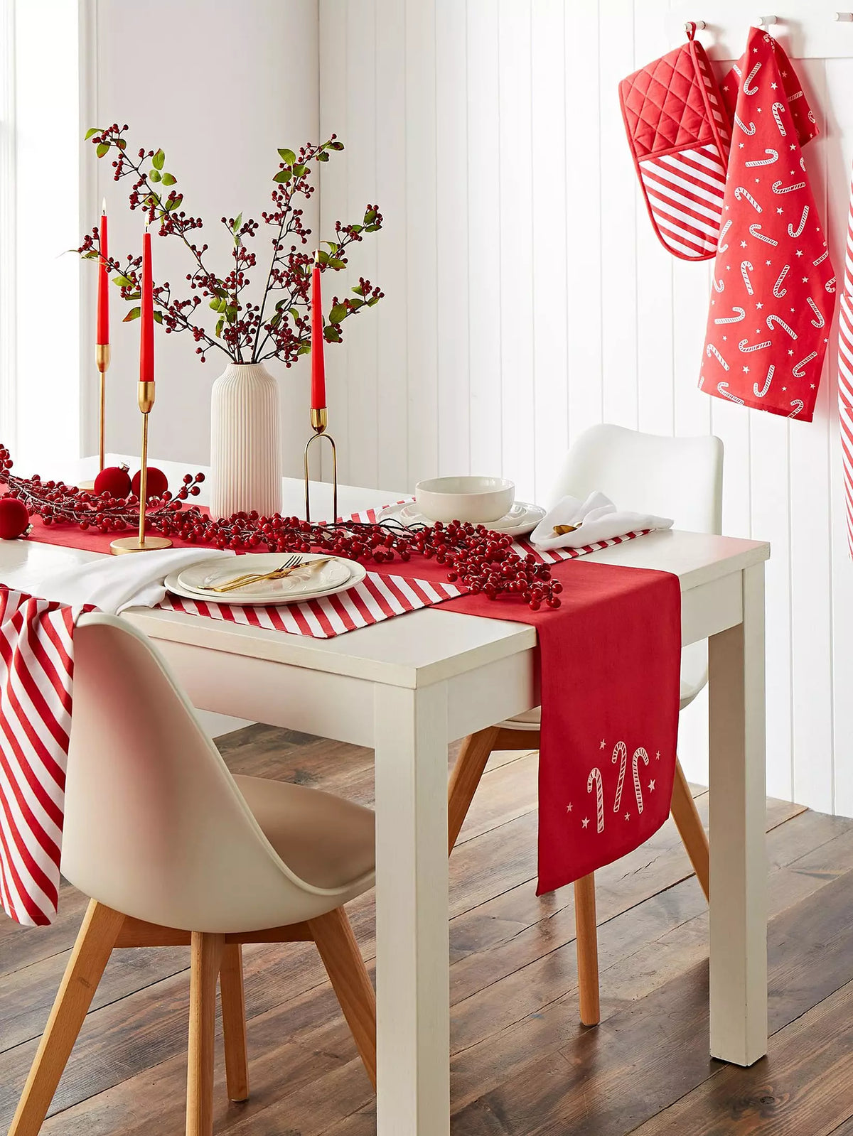 CATHERINE LANSFIELD Christmas Candy Cane Placemats – 4 Pack