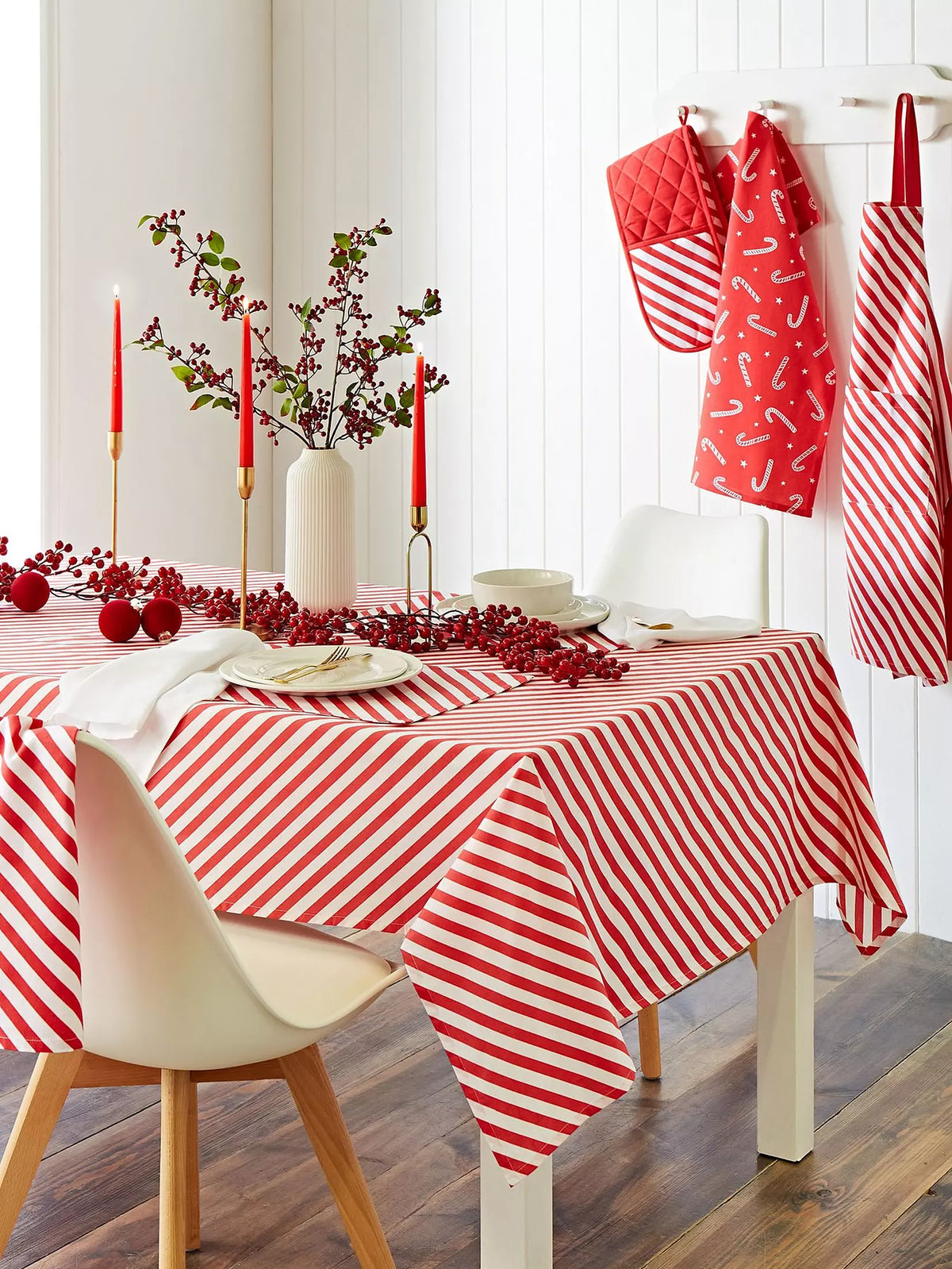 CATHERINE LANSFIELD Christmas Candy Cane Tablecloth - 2 Sizes