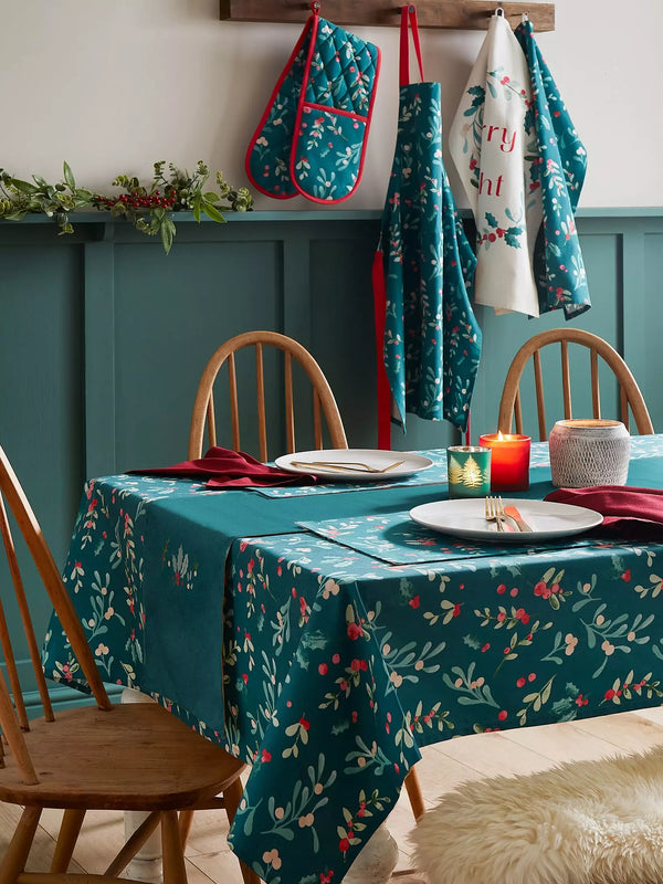 CATHERINE LANSFIELD Christmas Holly & Mistletoe Placemats – 4 Pack