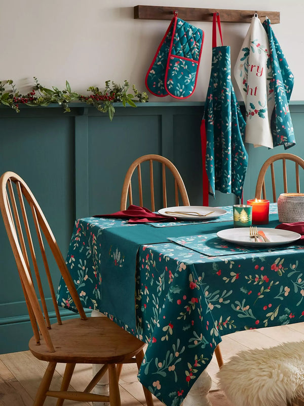 CATHERINE LANSFIELD Christmas Holly and Mistletoe Table Runner 33x220cm