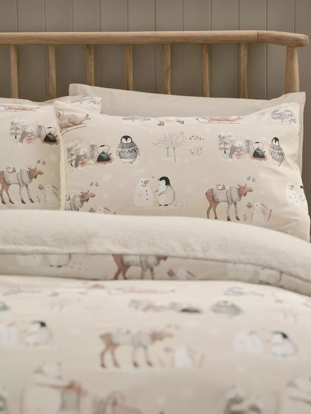 CATHERINE LANSFIELD Christmas Winter Friends Sherpa Duvet Set