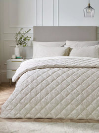 CATHERINE LANSFIELD Corded Leaves Bedspread - 240x260cm - Champagne