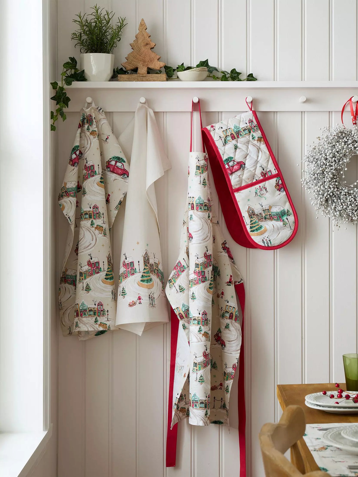 CATHERINE LANSFIELD Christmas Town Double Oven Glove