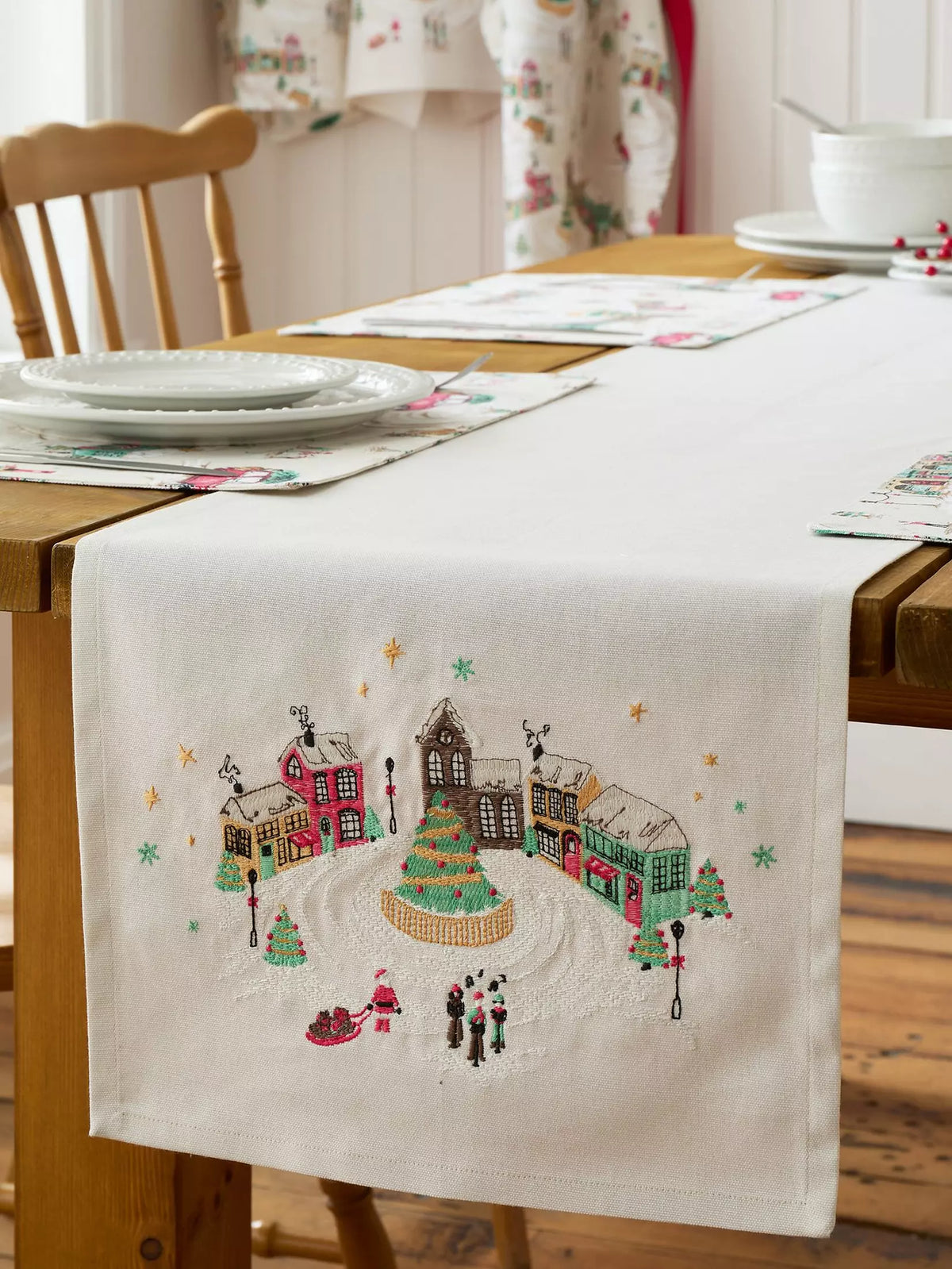 CATHERINE LANSFIELD Christmas Town Table Runner 33x220cm