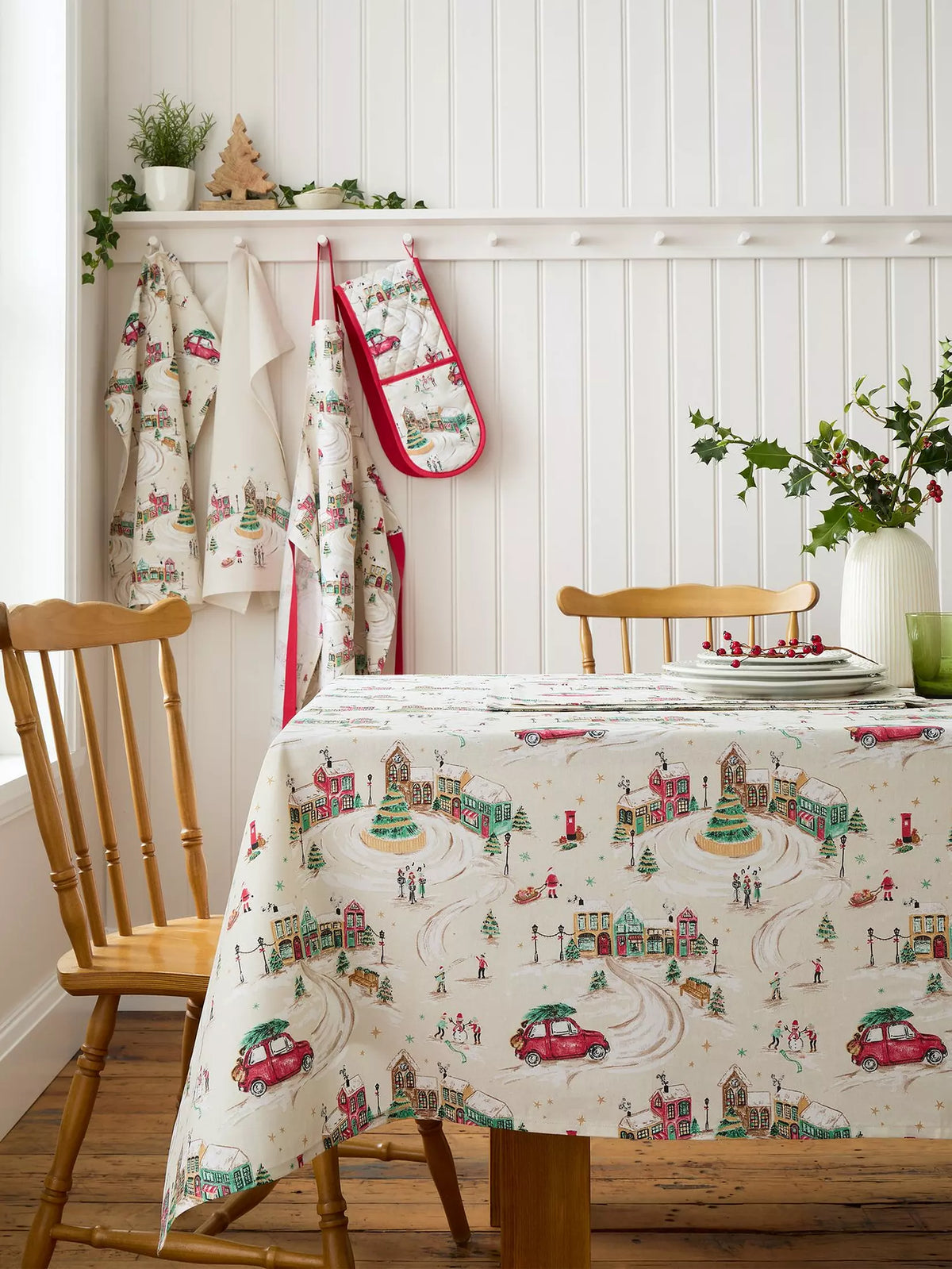 CATHERINE LANSFIELD Christmas Town Tablecloth - 2 Sizes